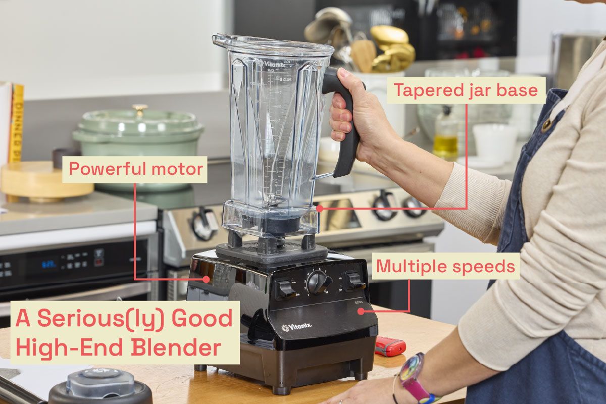 A Vitamix 5200 overlaid with graphics that state that it has a powerful motor, tapered jar base, and multiple speeds.