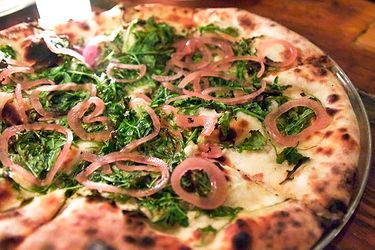 20120208-paulie-gee-vegan-pizza-2.jpg