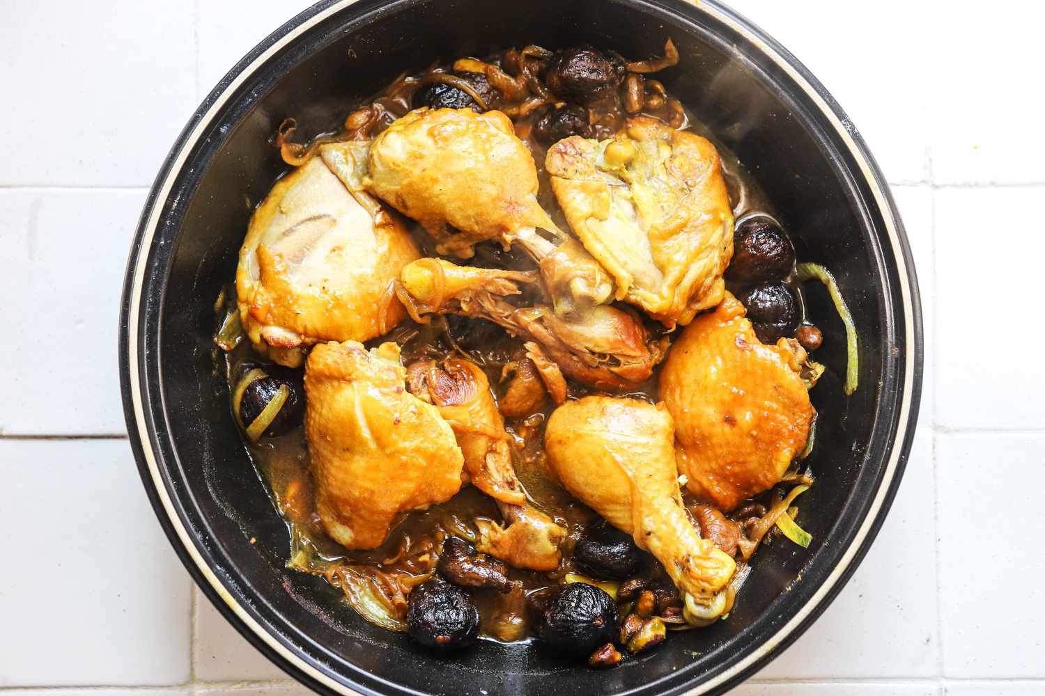 closeup up fig and chicken tagine in black tagine