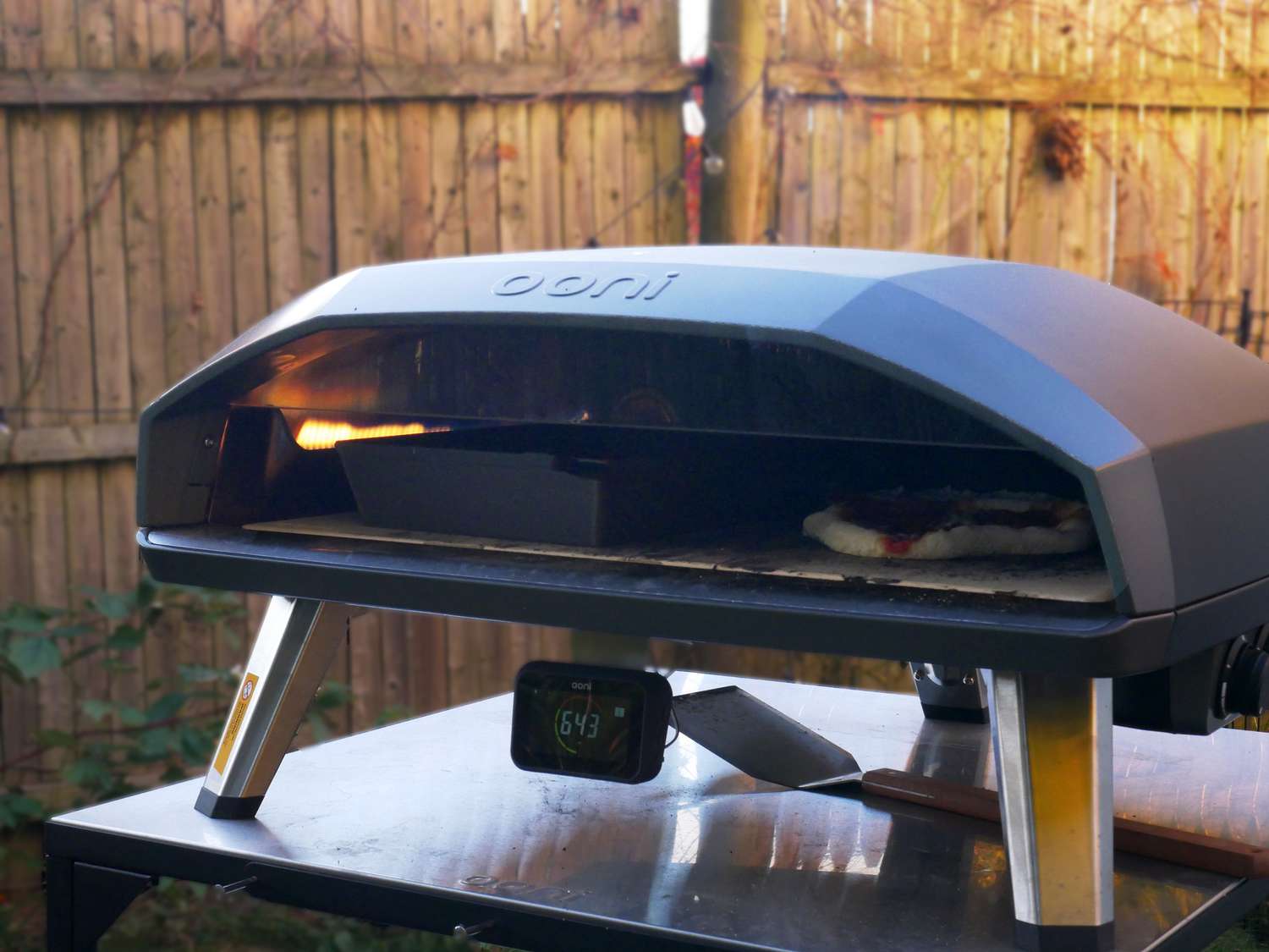 the ooni koda 2 max with a pan pizza and a Neapolitan pizza side by side