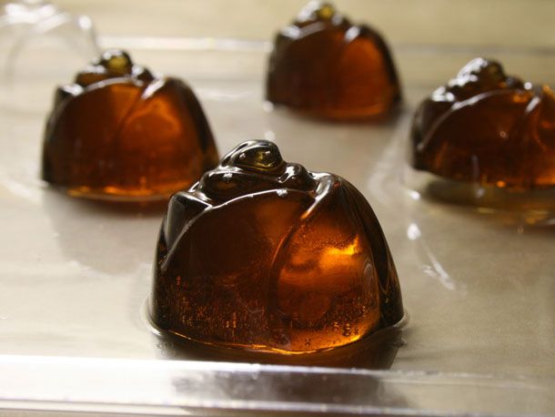 Four whiskey gums shaped like roses. 