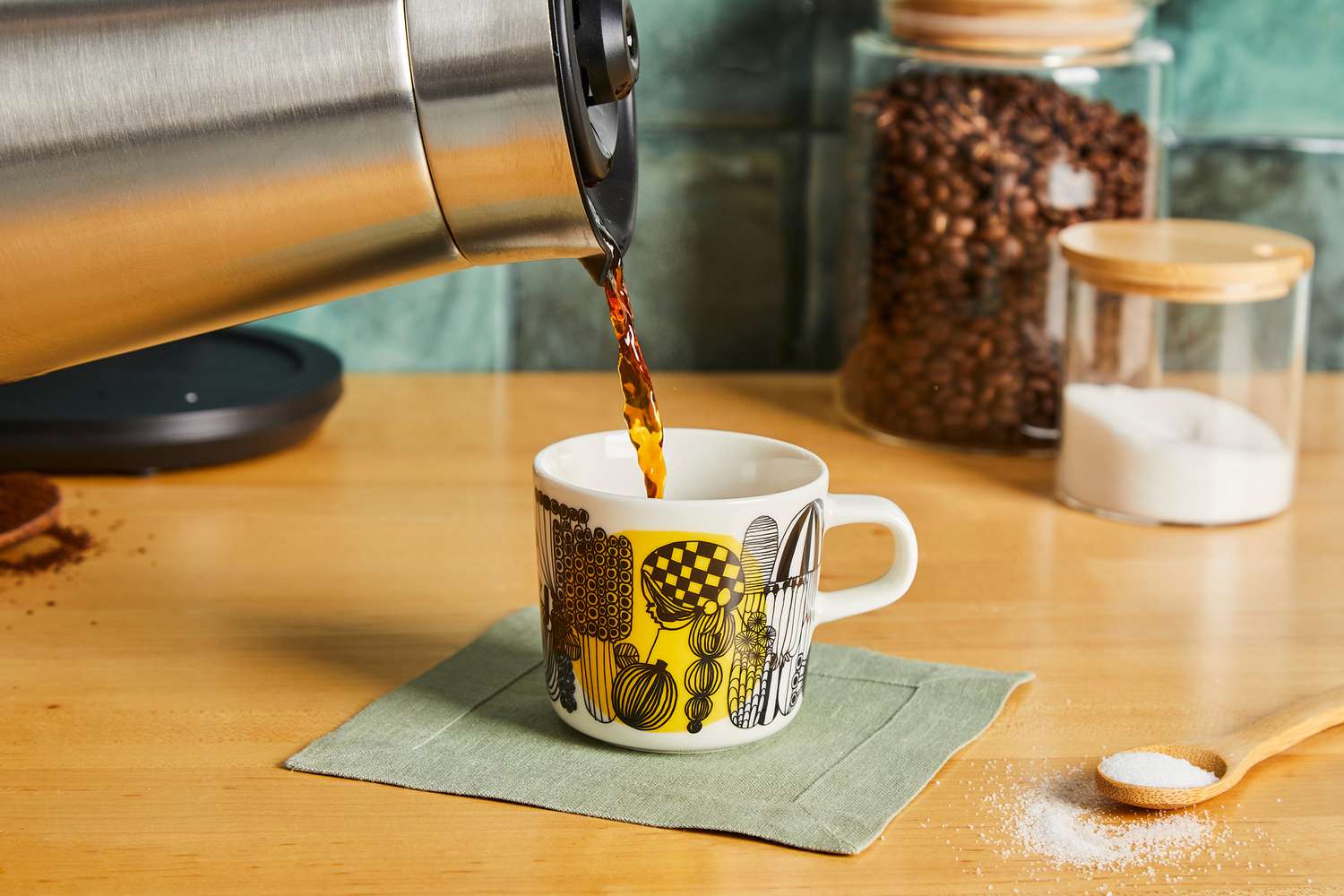 Coffee being poured into the Mariemkko coffee mug.