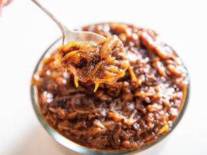 20190510-caramelized-onions-vicky-wasik-11