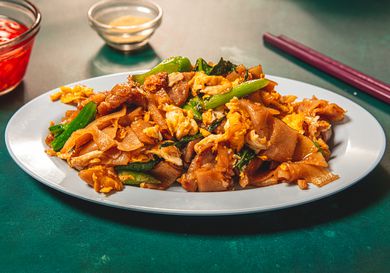 Side view of Pad See Ew