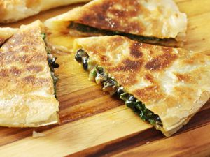 20170131-quesadillas-three-variations-a-4-spinach.jpg