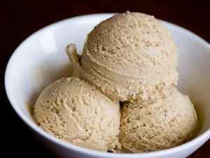 20130327-coffee-cardamom-ice-cream.jpg
