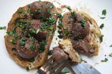 Deviled kidneys on toast 