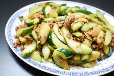 20150424-stirfry-cucumber-with-spicy-ground-pork-shao-zhong-10.jpg