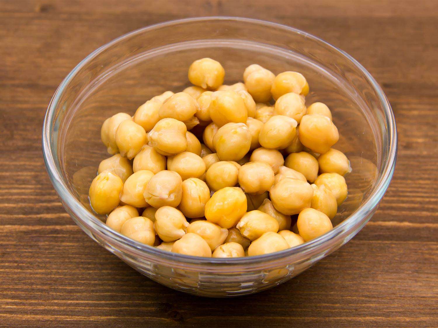A bowl of chickpeas. 