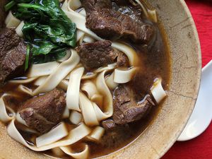 20131219-taiwan-eats-beef-noodle-soup-finished.jpg
