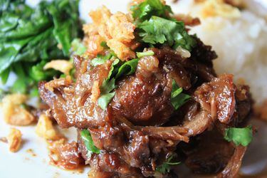 20120424-nasty-bits-braised-pork-cheek-primary.jpg