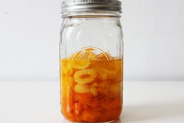 20130708-258501-apricot-liqueur-2.jpg