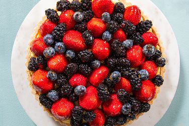 Overhead view of fruit tart