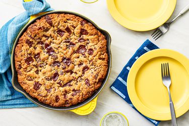 Overhead view of skillet cookie 