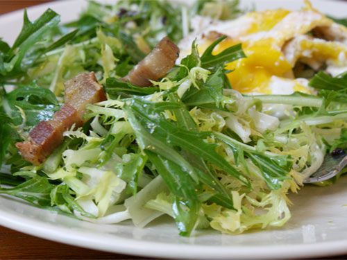 Mizuna used in place of frisée in frisée aux lardons.