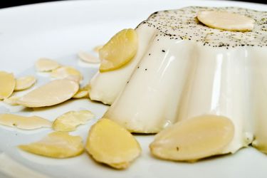 20110616-155740-vanilla-cinnamon-lime-panna-cotta.jpg