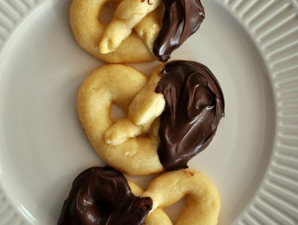 20120901-cookie-monster-chocolate-almond-pretzel-cookies.JPG