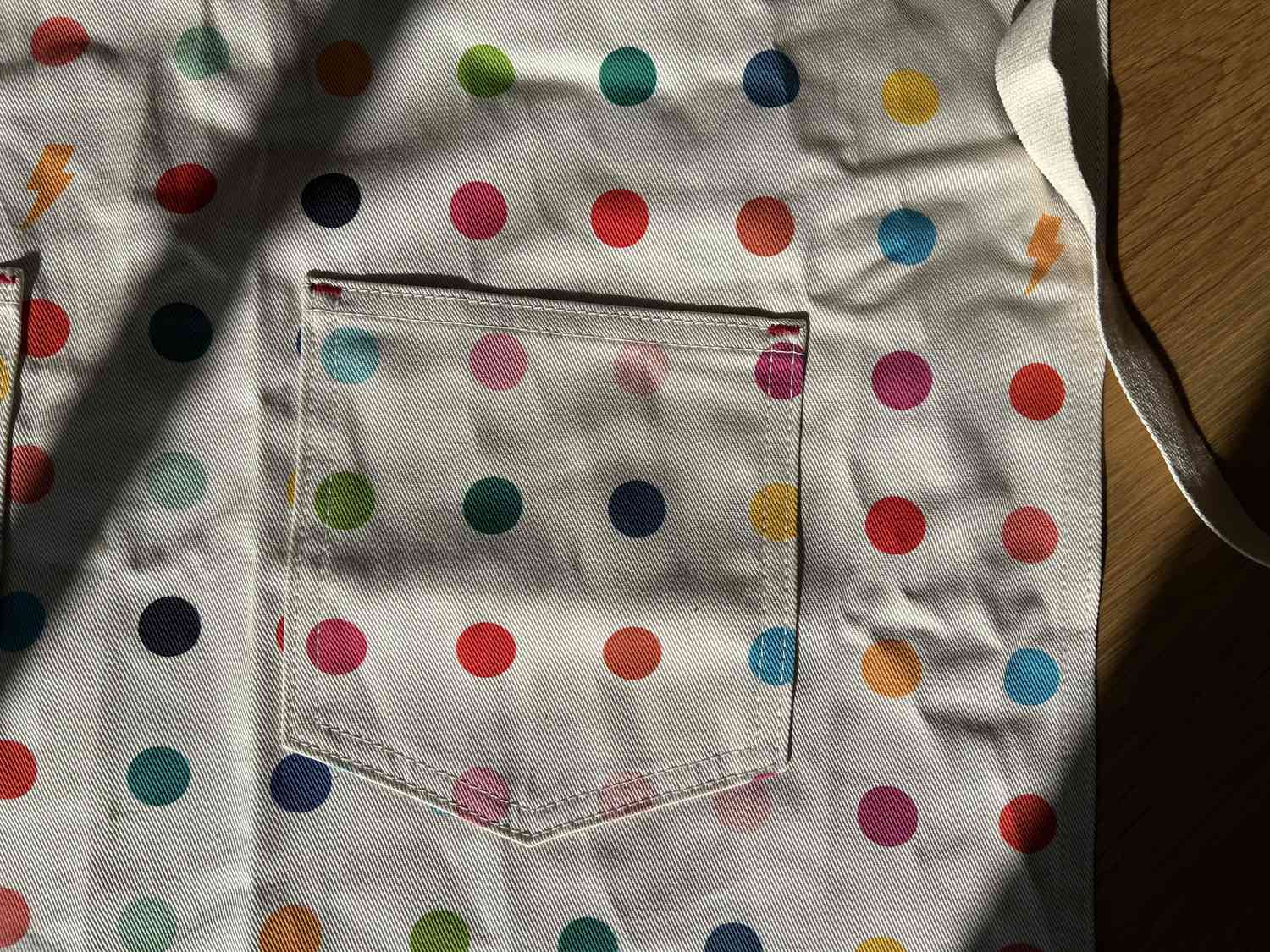 A closeup of the pocket on the Hedley & Bennett kids apron.