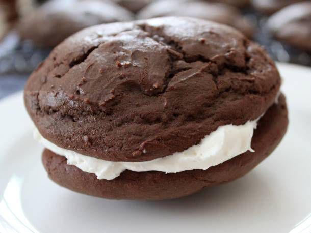 2011_02_01-135054-GFTues-WhoopiePie.jpg