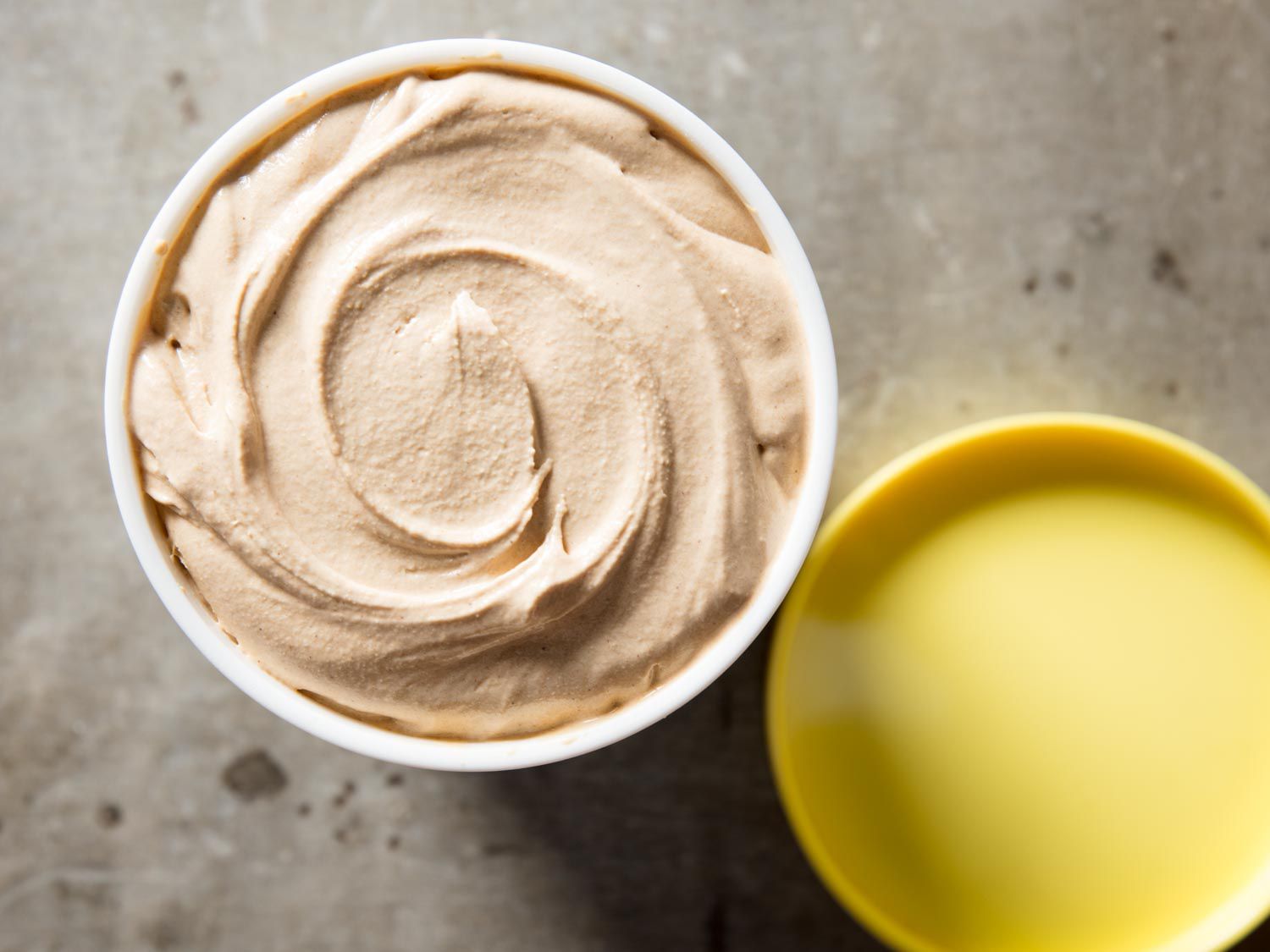 The finished speculoos ice cream in a pint-sized container.