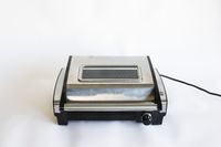 The Hamilton Beach grill with lid closed