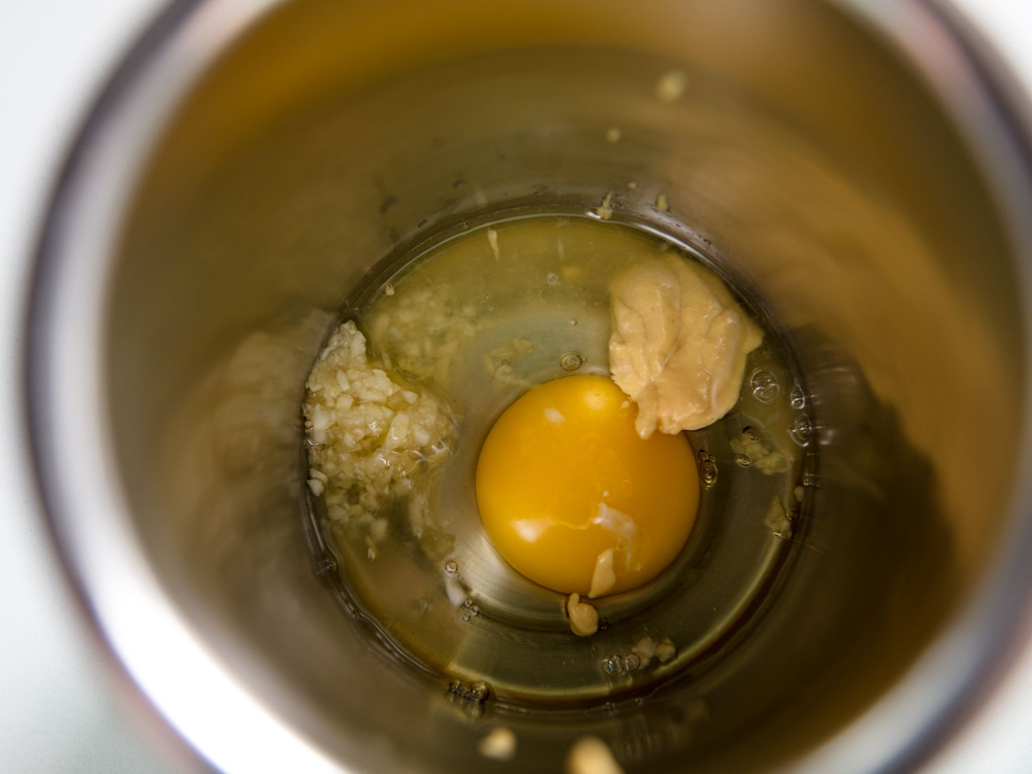 20180525-hand-whisking-vs-blending-mayo-vicky-wasik-1