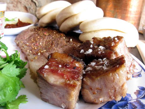 Brisket with soft steamed buns with cilantro and hoisin 