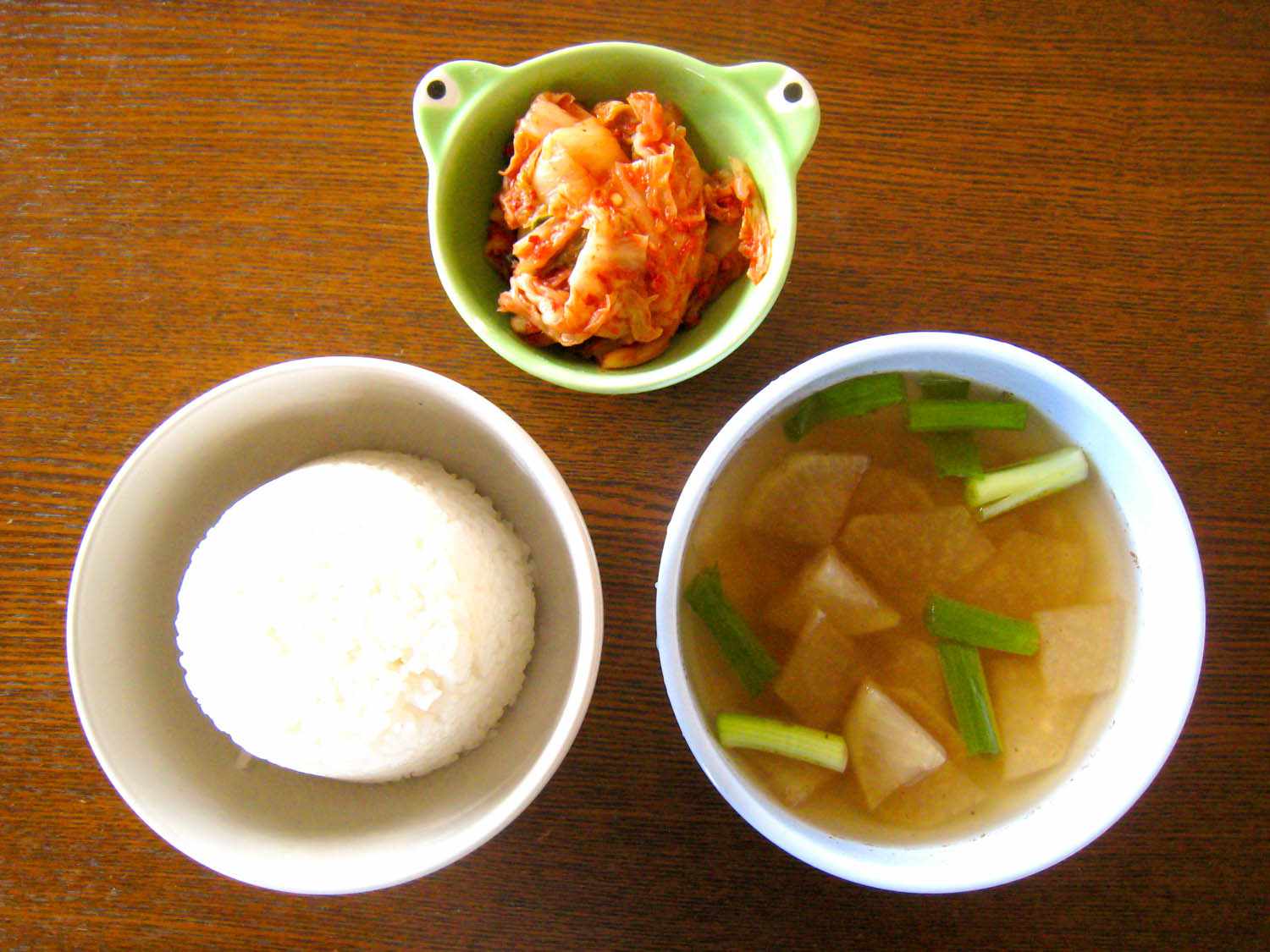 bowl of moo guk flanked by bowls of steamed rice and kimchi
