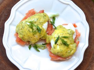 282596-20140215-smoked-salmon-eggs-benedict-dill-hollandaise.JPG
