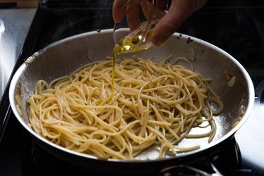 20160219-pasta-aglio-olio-vicky-wasik-7.jpg