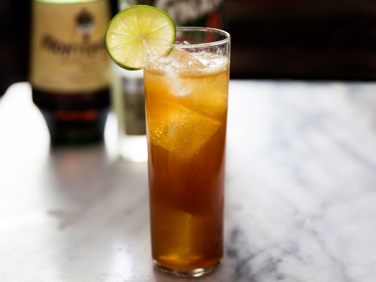 An Italian Buck cocktail garnished with a slice of lime.