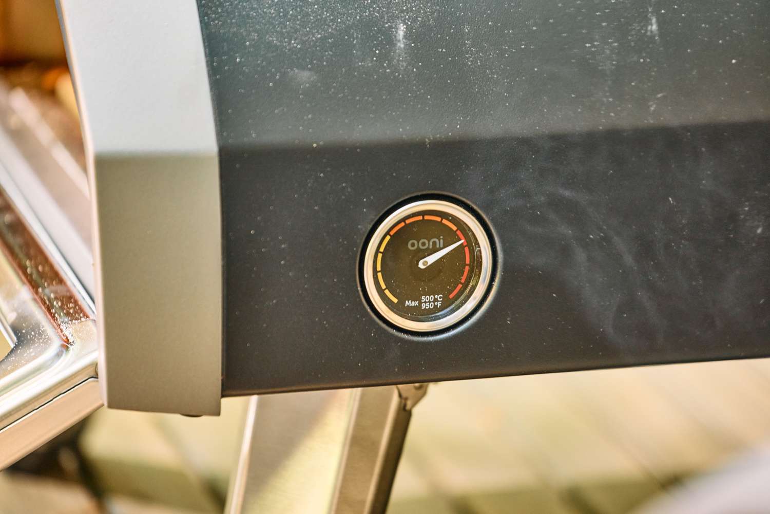 The temperature gauge on the Ooni Karu 2 Multi-Fuel Pizza Oven