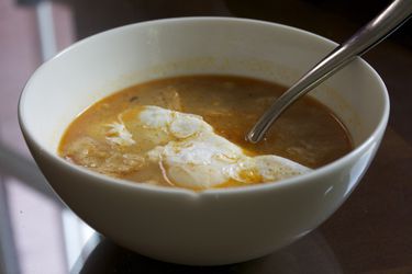 20100505_dt_garlic_soup1.jpg