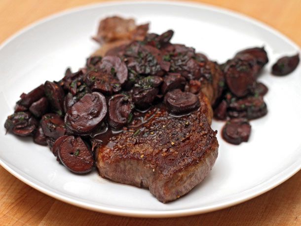 20120124-dt-steak-with-red-wine-mushrooms.jpg