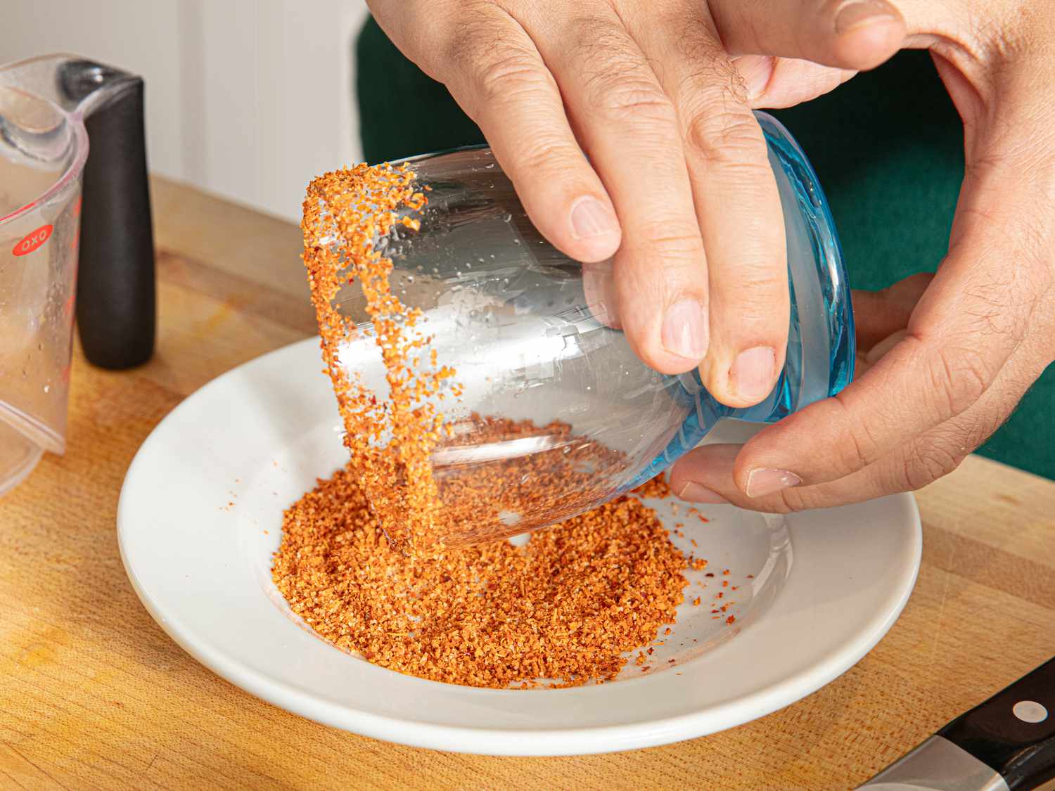 Rimming a glass with spiced seasoning for a drink preparation