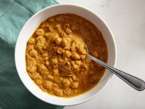 Overhead view of 10 minute chana masala