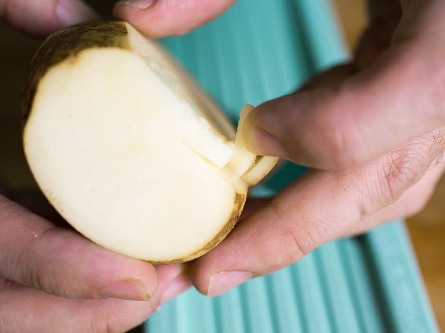 Example of a potato not being fully cut by the Benriner Mandoline