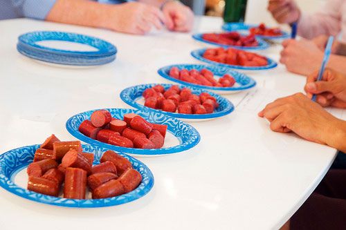 20100631-hotdogtasting-tasting1.jpg