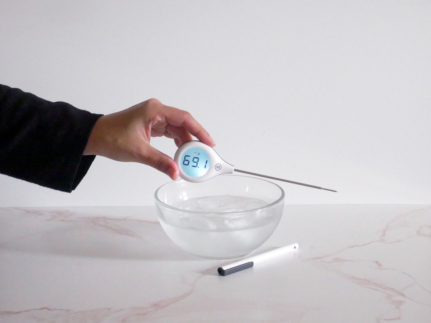 hand holding thermopop showing direction change of display