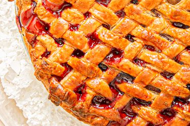 Overhead view of pie crust 