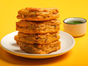 Side view of Bread Pakora