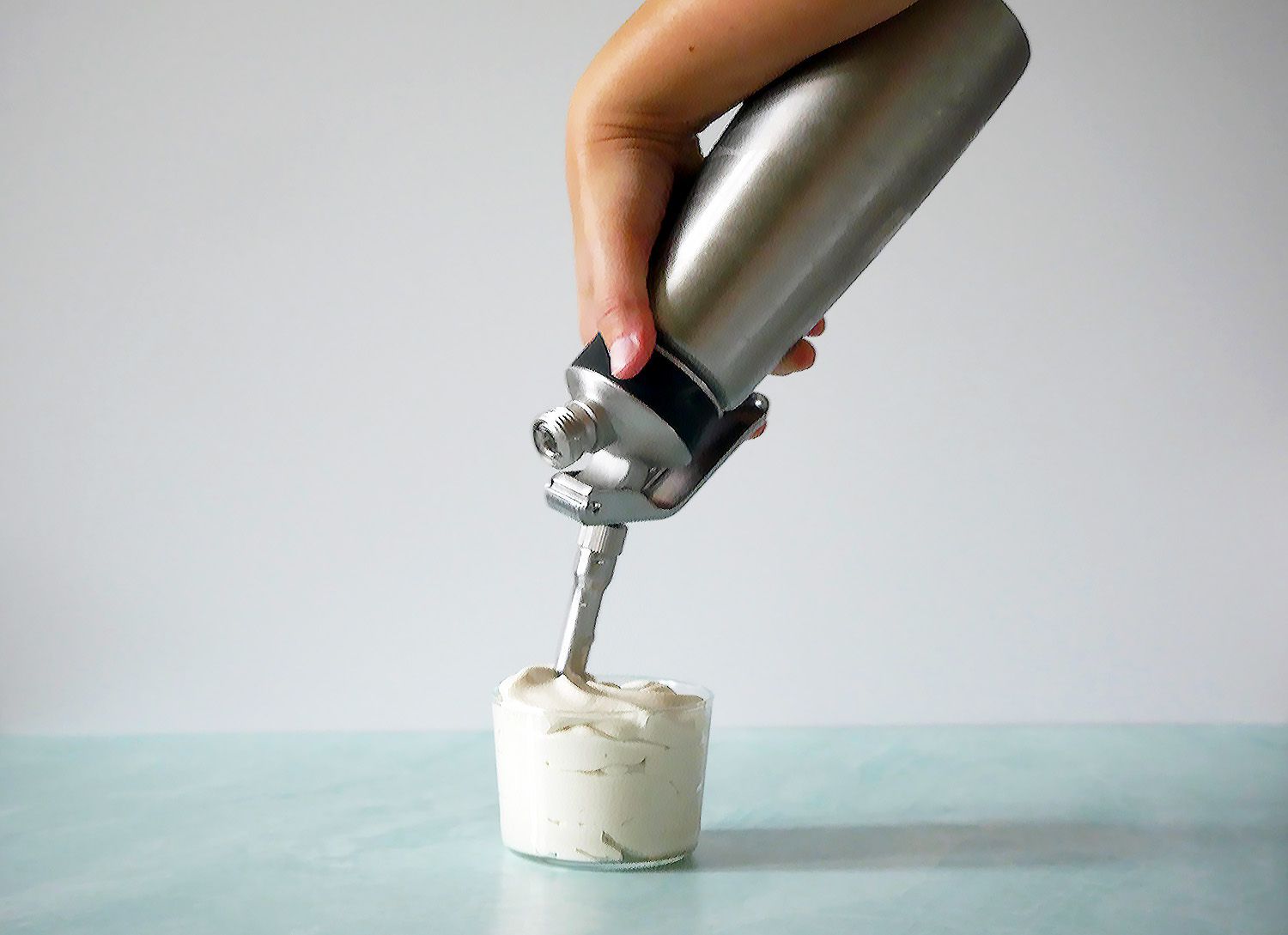 using a siphon to fill a glass cup with cremeux