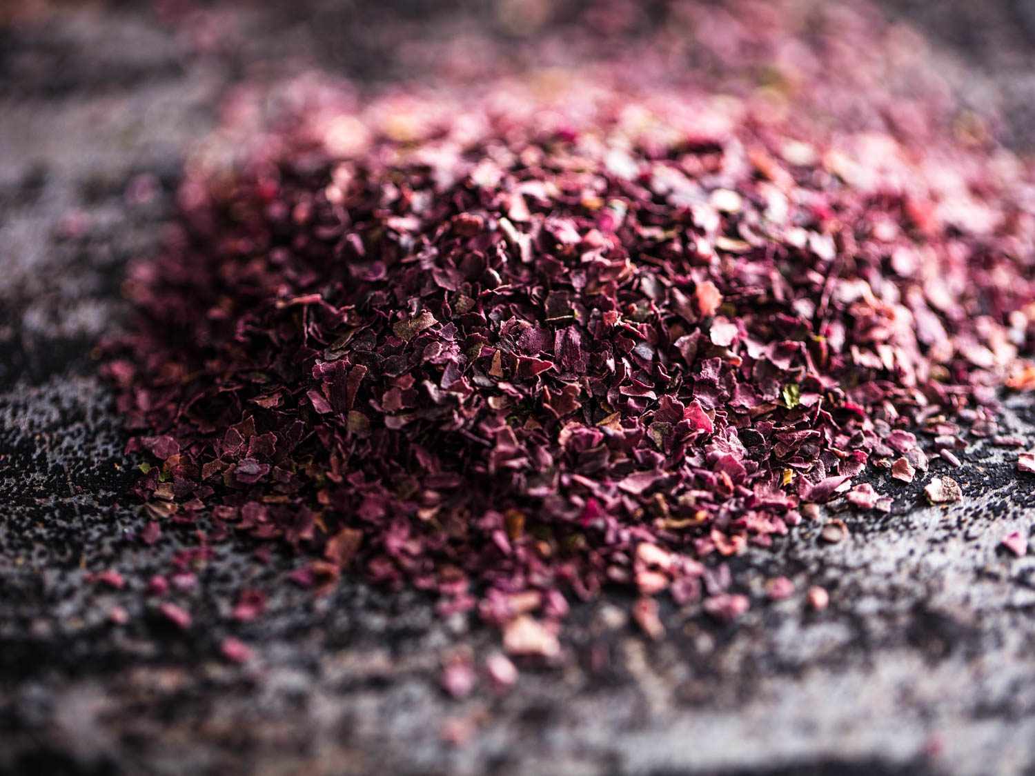A pile of purple dulse flakes.