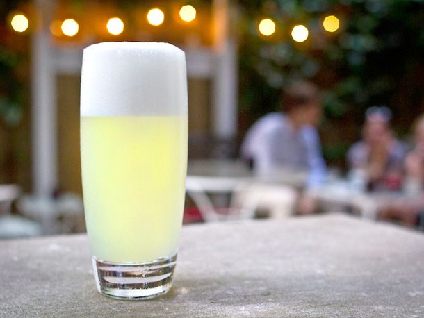 081612-218979-NYCOutdoorCocktails_Raines 1.jpg