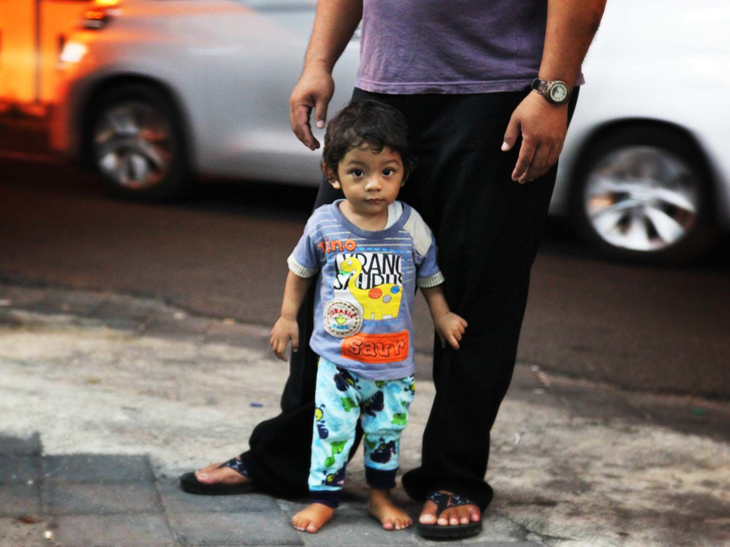 waiting in crowd for Indonesian street food