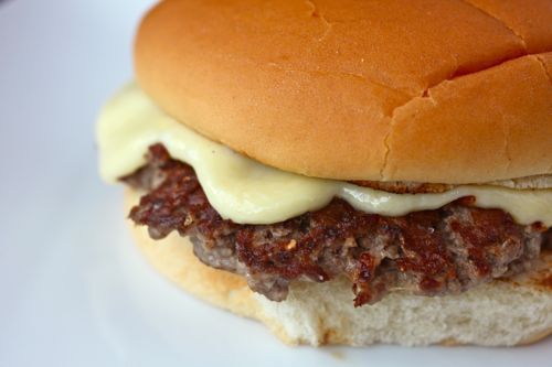 20110706-steamed-cheese-burger-12.jpg