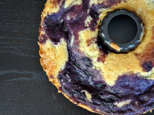 20120802-wakeandbake-blueberry-marble-coffee-cake.JPG