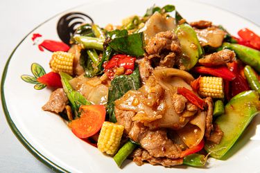 Side view of Pad Kee Mao