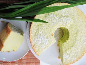 20130114-236975-pandan-chiffon-cake-primary.jpg