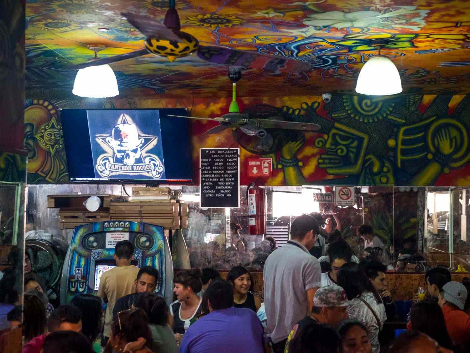 View of the room at Pulqueria las Duelistas.